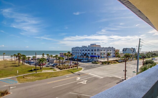 Deluxe Condo at the heart of Main Beach by RedAwning