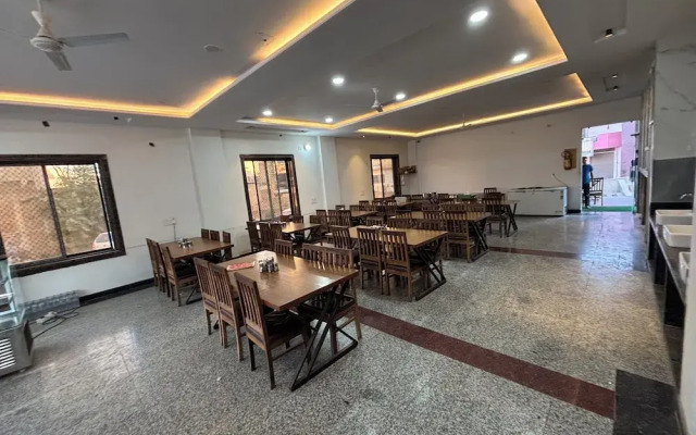 Hotel Ishwar Palace