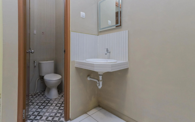 RedDoorz near BG Junction Surabaya