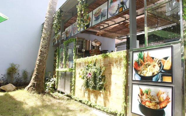 Pineapple Hotel