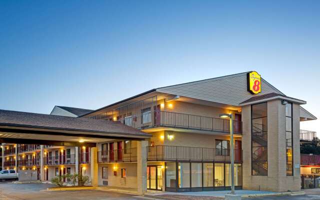 Super 8 by Wyndham Fredericksburg