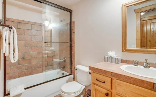 2 Mi to Frisco Slopes: Cozy Retreat w/ Mtn Views!