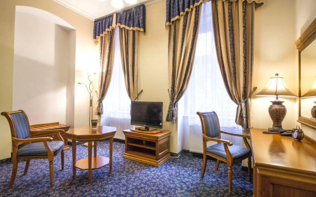 Ontario Hotel Garni