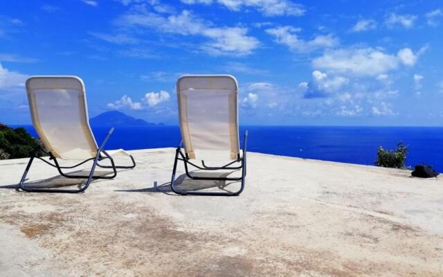 Alicudi Giardino dei Carrubi- al gradino 365