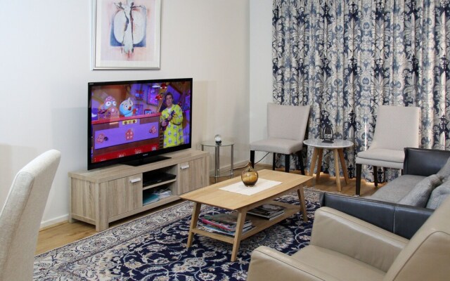 Adelaide Central Apartment - 3Br, 2Bath & Carpark