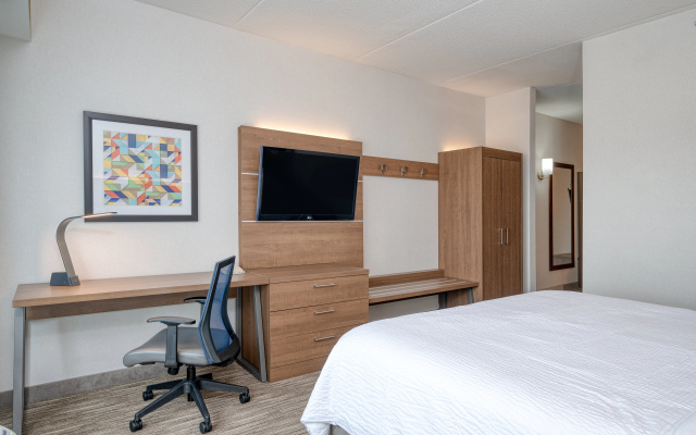 Holiday Inn Express Hotel & Suites Ottawa Airport by IHG