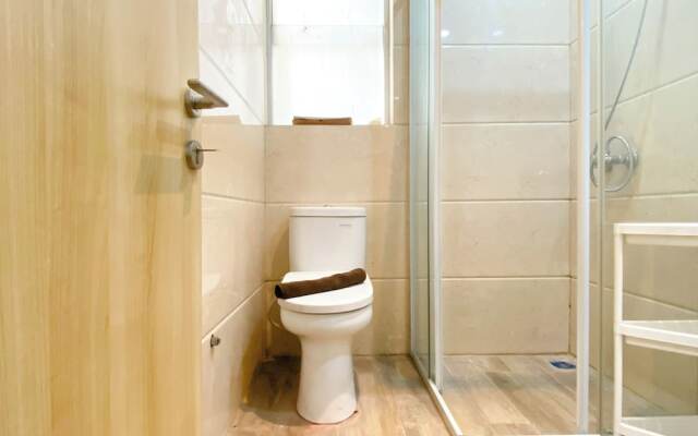 Comfort 2Br At Crown Court Executive Condominium Apartment