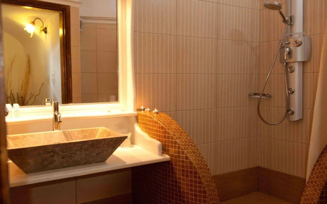 Nefeli Homes - Adults Only