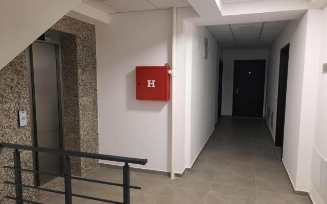 New modern 1 bedroom apartment with free parking