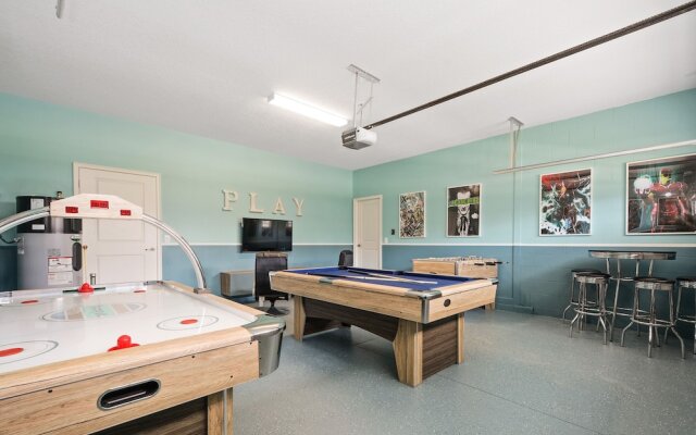 8 BD 5 BH Pool and Spa