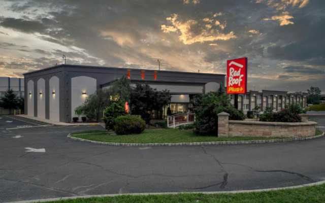 Red Roof Inn PLUS+ Newark Liberty Airport - Carteret