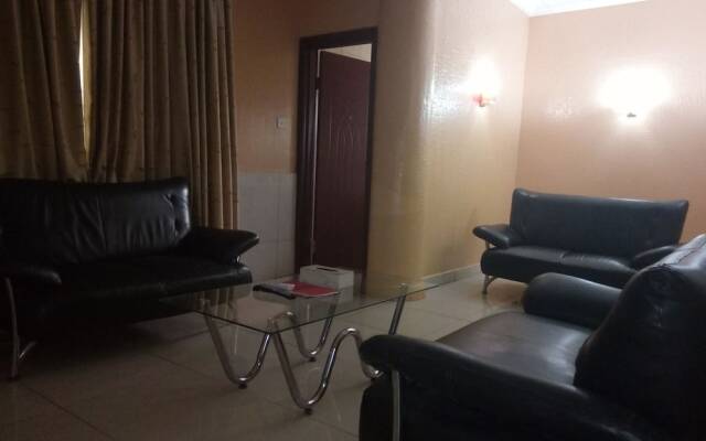 NEW 3 Double Bed House Ravenscourt Park Zone 2