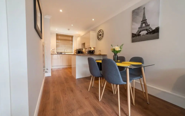 The Elk Suite Sasco Apartments