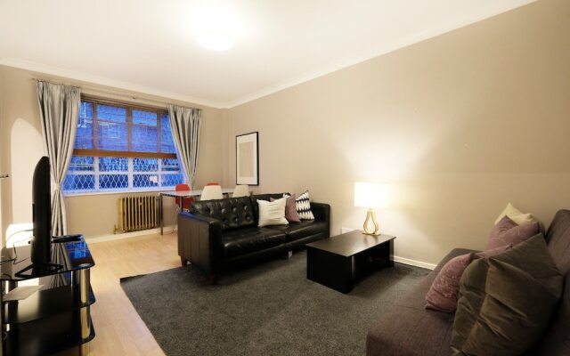 Bright and Spacious Flat in London - Sleeps 4