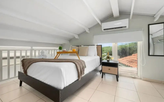 Newly Renovated Queen Bed Studio Loft Palmbeach