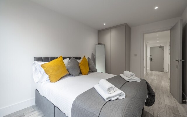 Remarkable 2-bed Apartment in Camberley