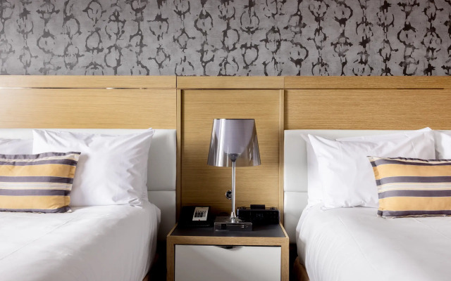 Executive Plaza Hotel Metro Vancouver