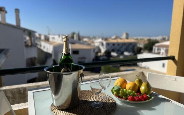 Quarteira Classic With Pool by Homing