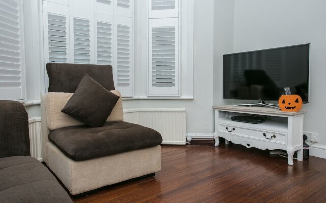 Modern 5 Bedroom House In Battersea