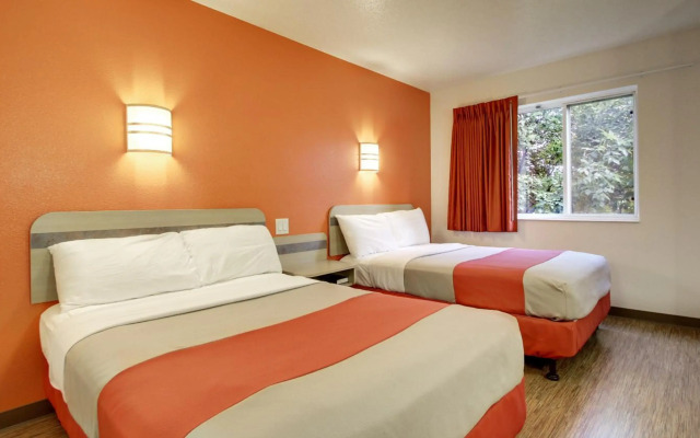 Motel 6 Springfield, IL