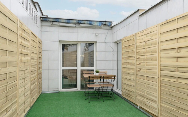 Warsaw Mickiewicza Apartment by Renters