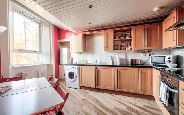 Bright And Airy City Centre Apartment