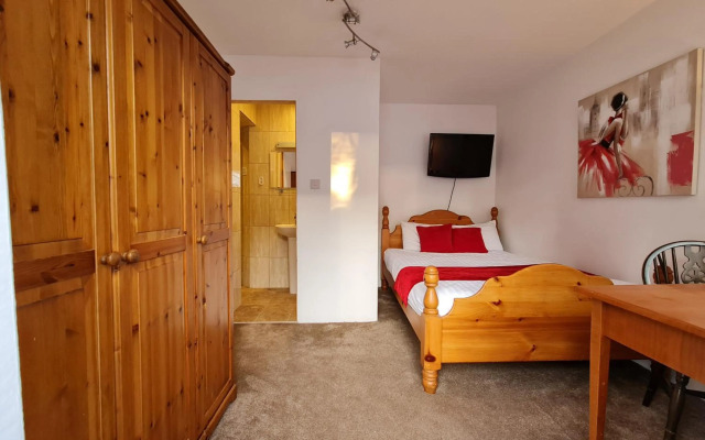 Pymgate Lodge Hotel