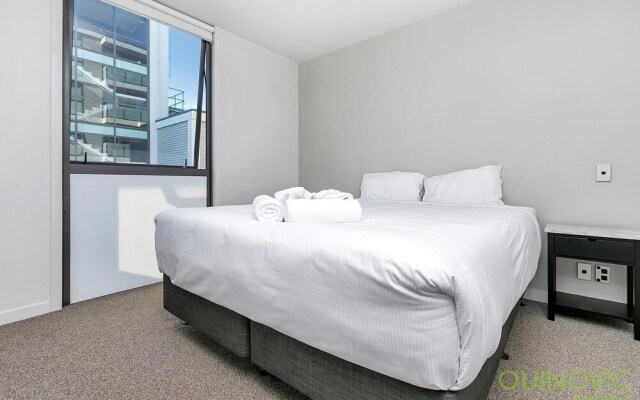 QV Large Stylish Viaduct Apartment - 772