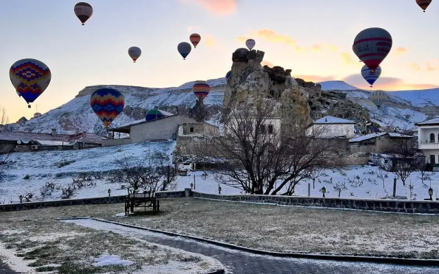Jacob's Cave Suites