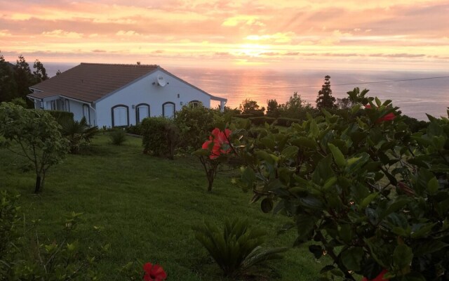 House with 2 Bedrooms in Caveira Das Flores Azores, with Enclosed Garden And Wifi - 7 Km From the Beach