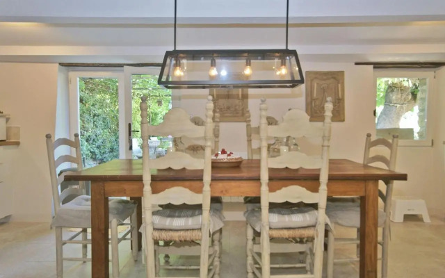 Splendid Villa in Viens with Swimming Pool