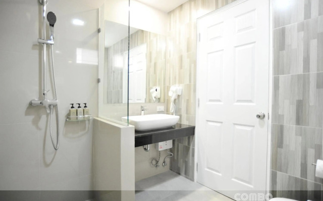 Combo Beach Hotel Samui