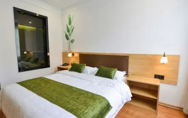 GreenTree Inn Zhixun (Dalian Zhoushuizi Airport Xinzhaizi Metro Station)