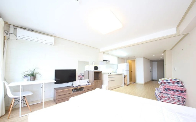Goodstay Navis Hotel