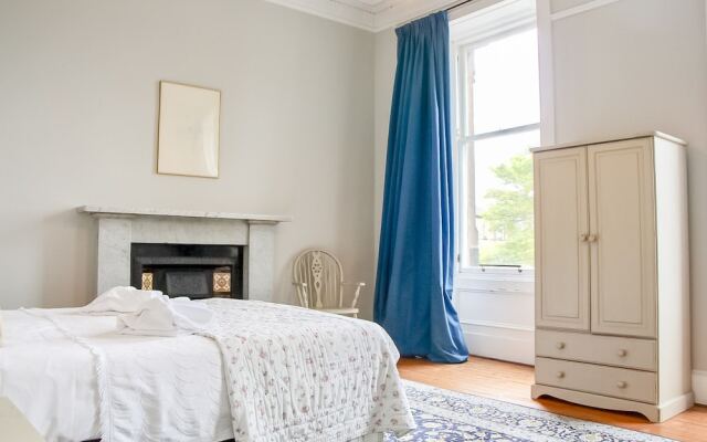 3 Bedroom Flat In Edinburghs New Town