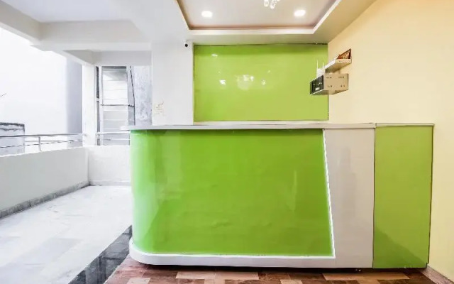 OYO Flagship 61858 Hotel Banyan Tree