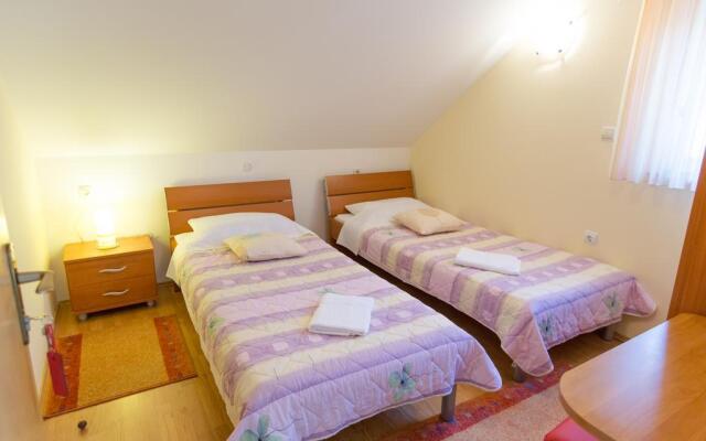 Apartments Miše