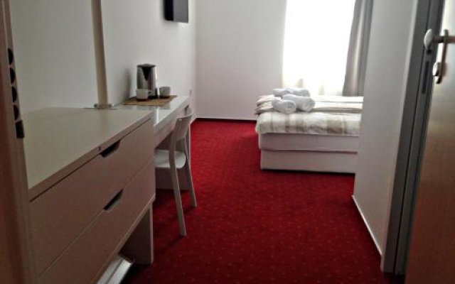 Red Carpet Apartments & Rooms