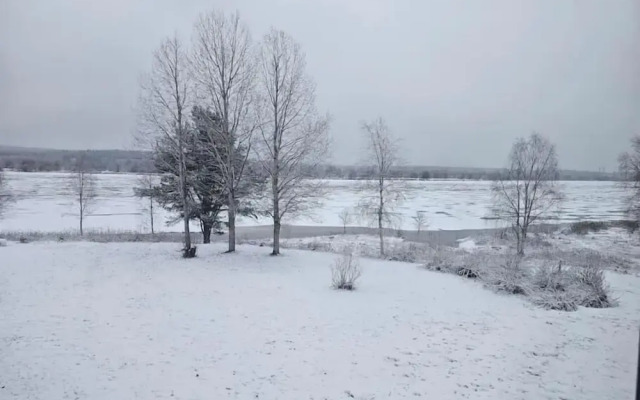 Cozy 3BR Riverside House with Sauna