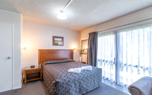 Admirals Motor Inn