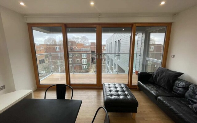 Peaceful 1BD Flat With Balcony - Bethnal Green