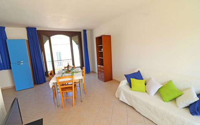 Flat Desirè Close To Beaches with Sight Castle, Terrace, Wi-Fi