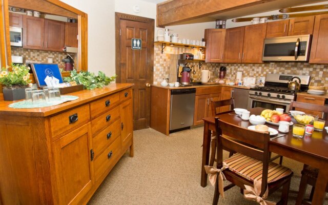 Manitou Lodge