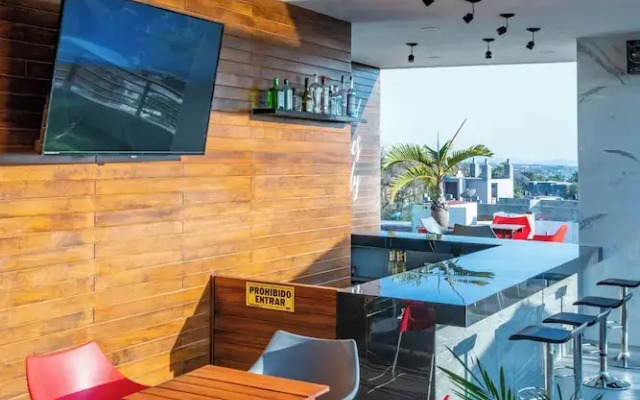 Loft with Pools and Rooftop Sky Bar