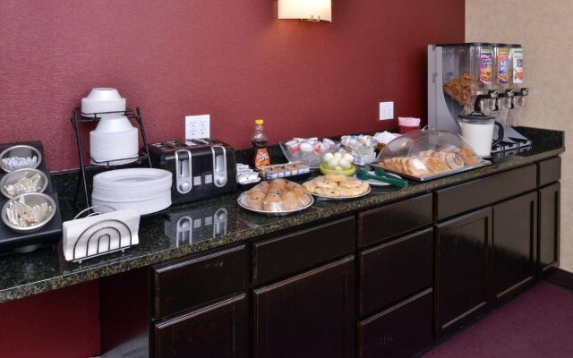 Red Roof Inn PLUS+ & Suites Guilford