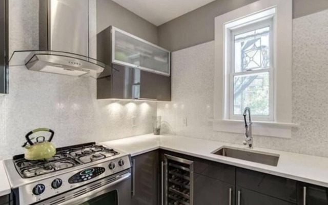 A Fabulous Washington DC 2BR 2 5BA Victorian Row Bi-Level Apartment 4 Guests