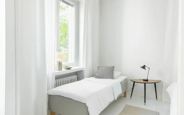 Airy and Bright one-Bedroom apt