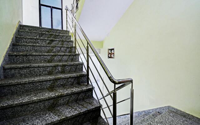 OYO 81074 Hotel Rj 21-18