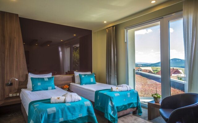 Castellum Hotel Hollóko