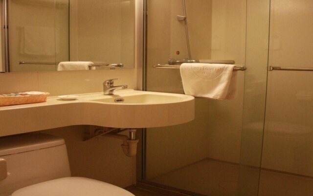 GreenTree Inn Shandong Qingdao Railway Station Square Express Hotel